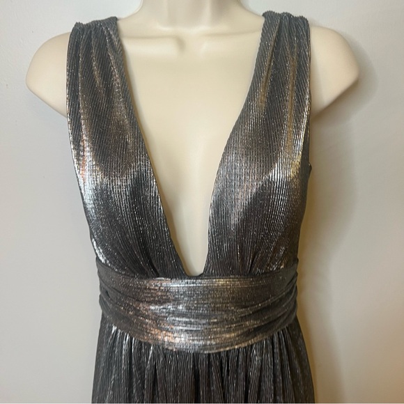 Laundry by Shelli Segal Metallic Gown - Picture 10 of 15